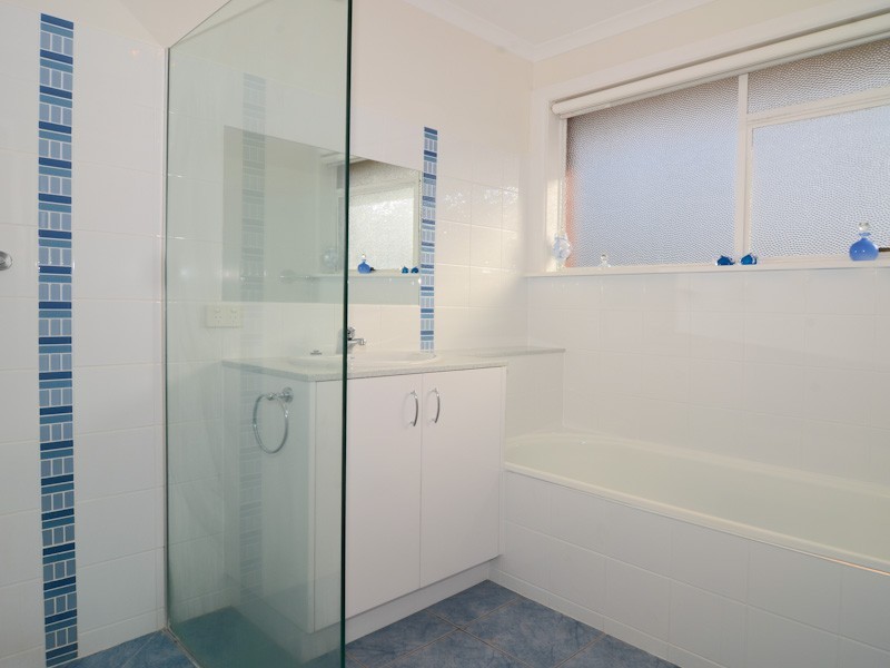 6 Coolangatta Street, Lindisfarne TAS 7015