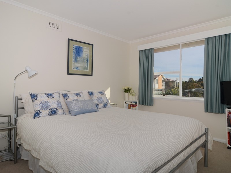 6 Coolangatta Street, Lindisfarne TAS 7015
