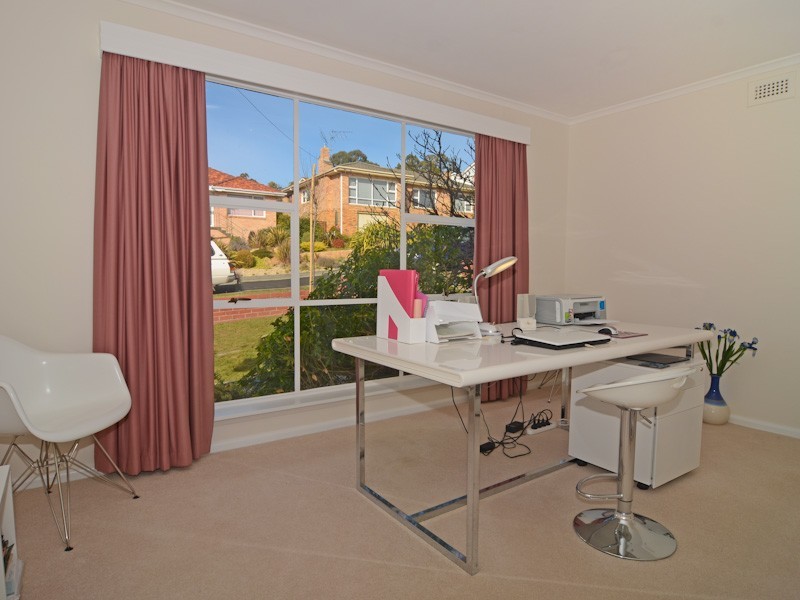 6 Coolangatta Street, Lindisfarne TAS 7015