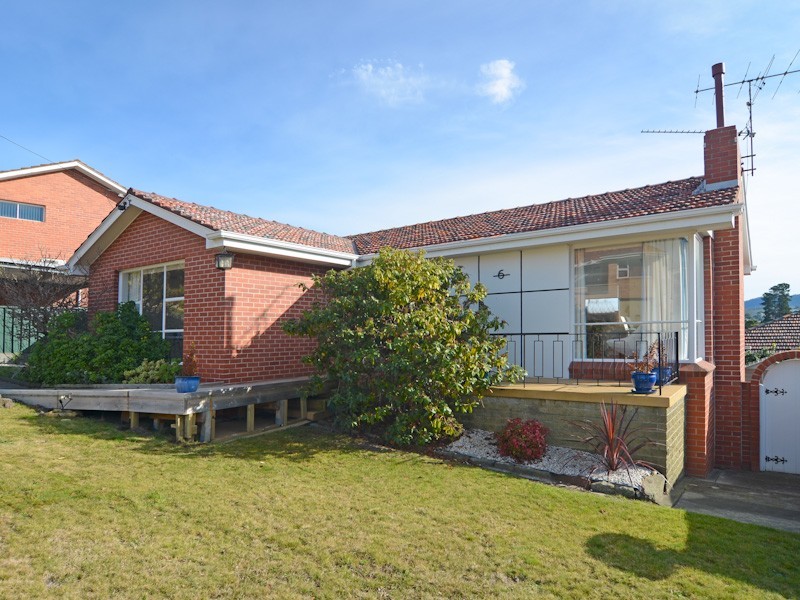6 Coolangatta Street, Lindisfarne TAS 7015