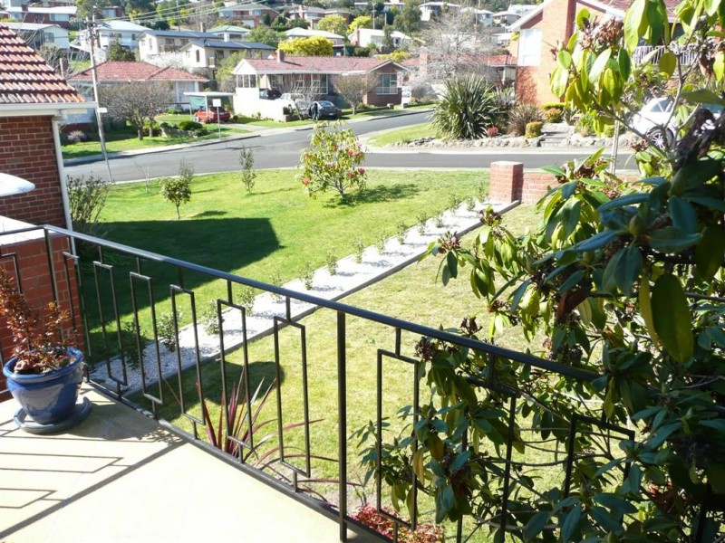 6 Coolangatta Street, Lindisfarne TAS 7015