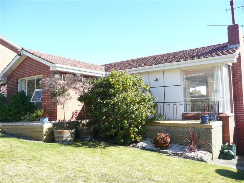 6 Coolangatta Street, Lindisfarne TAS 7015