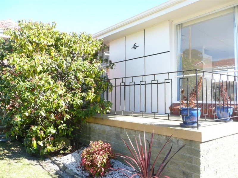 6 Coolangatta Street, Lindisfarne TAS 7015