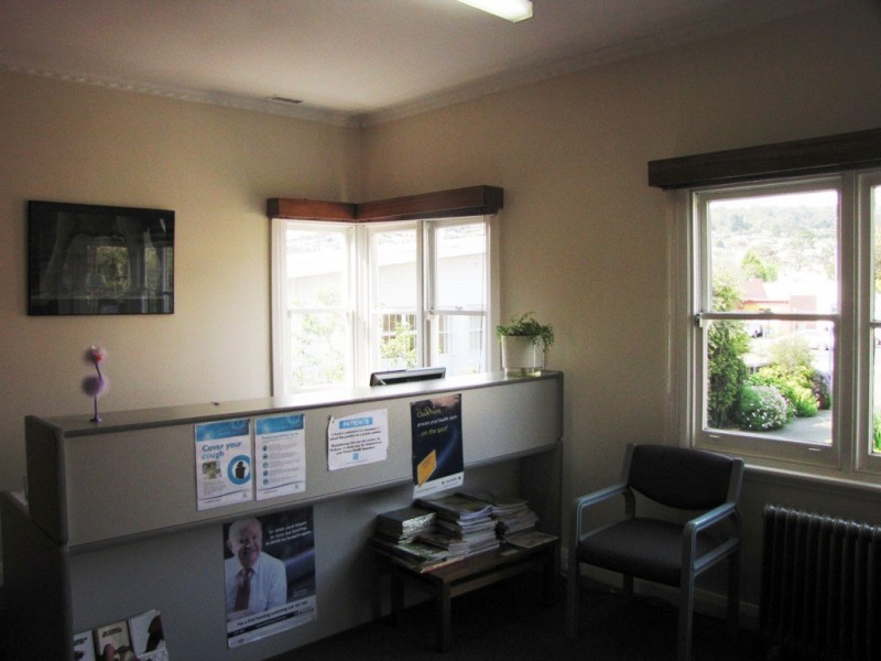 24 Wellington Road, Lindisfarne TAS 7015