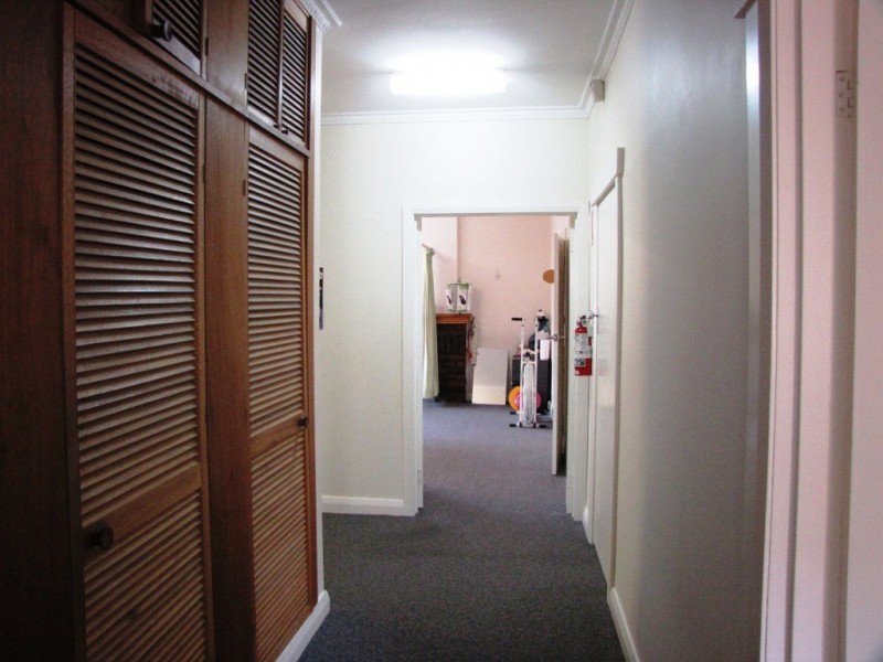 24 Wellington Road, Lindisfarne TAS 7015