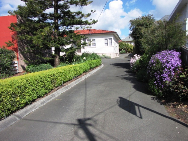 24 Wellington Road, Lindisfarne TAS 7015