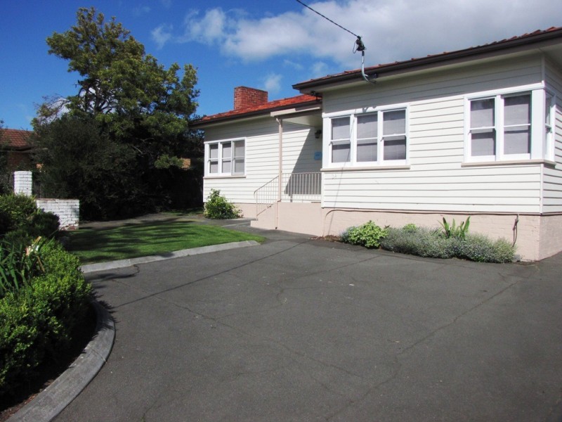 24 Wellington Road, Lindisfarne TAS 7015