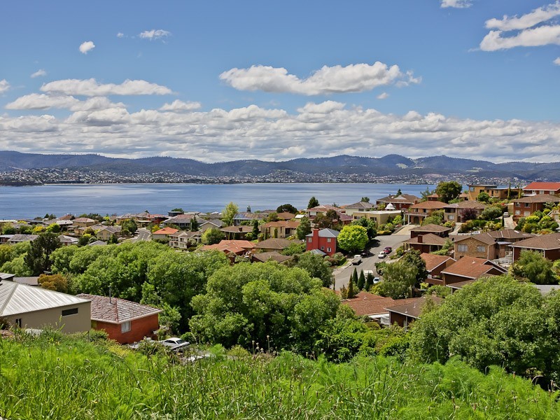 331 Churchill Avenue, Sandy Bay TAS 7005