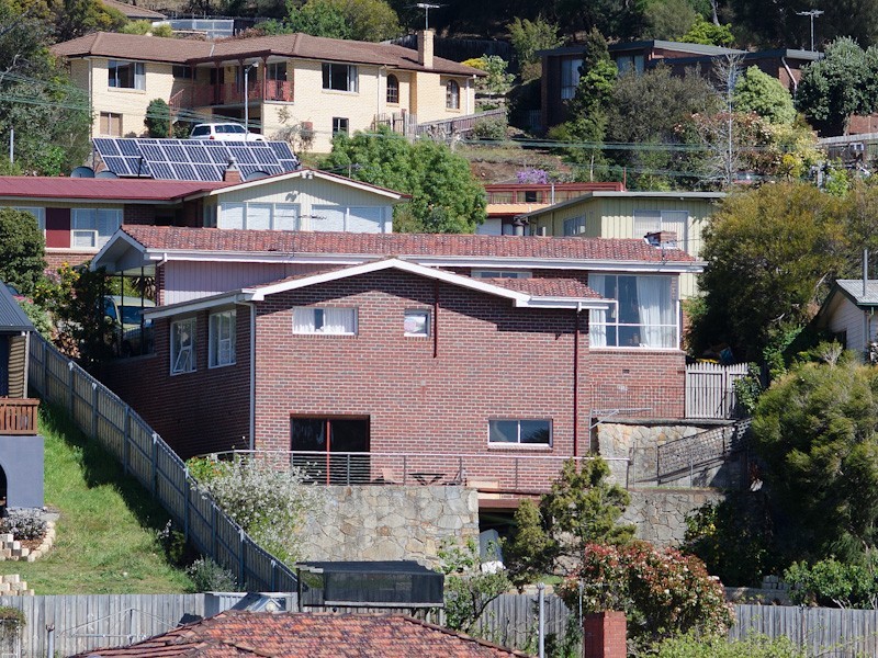 8 Manly Avenue, Lindisfarne TAS 7015