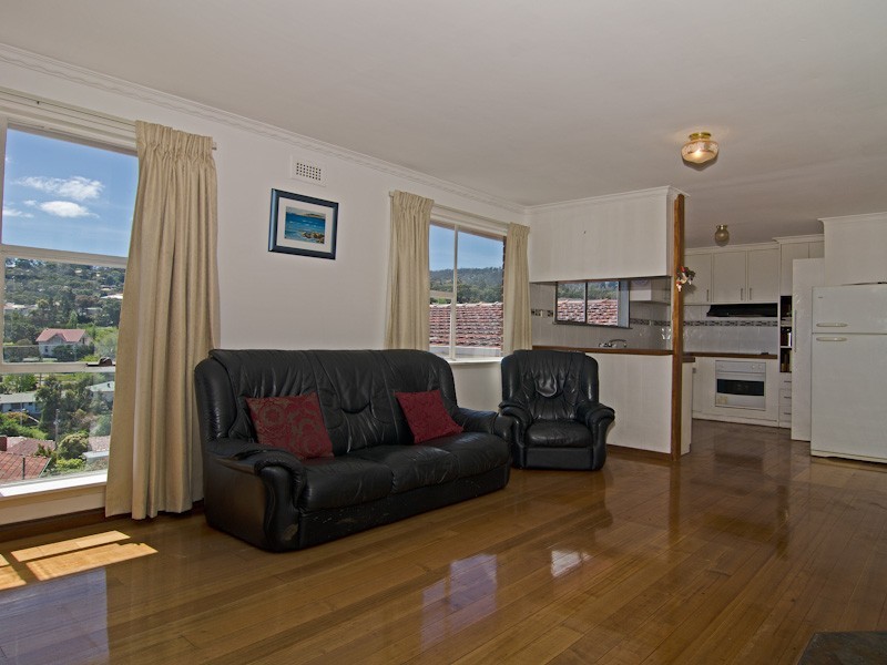 8 Manly Avenue, Lindisfarne TAS 7015