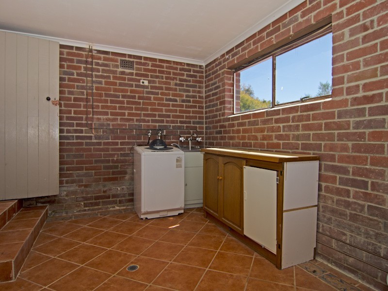 8 Manly Avenue, Lindisfarne TAS 7015