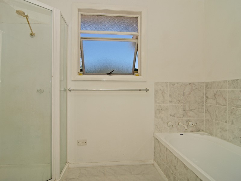 8 Manly Avenue, Lindisfarne TAS 7015