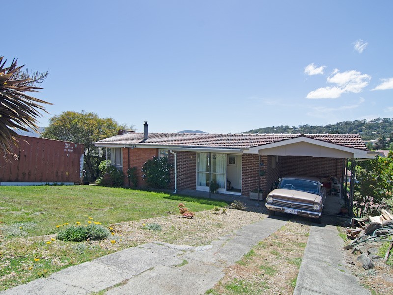 8 Manly Avenue, Lindisfarne TAS 7015