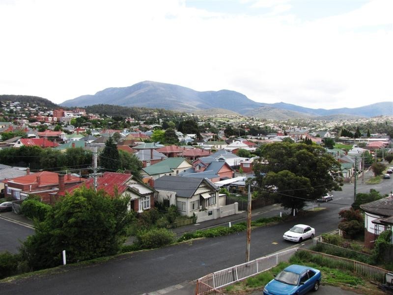 2/104 New Town Road, New Town TAS 7008