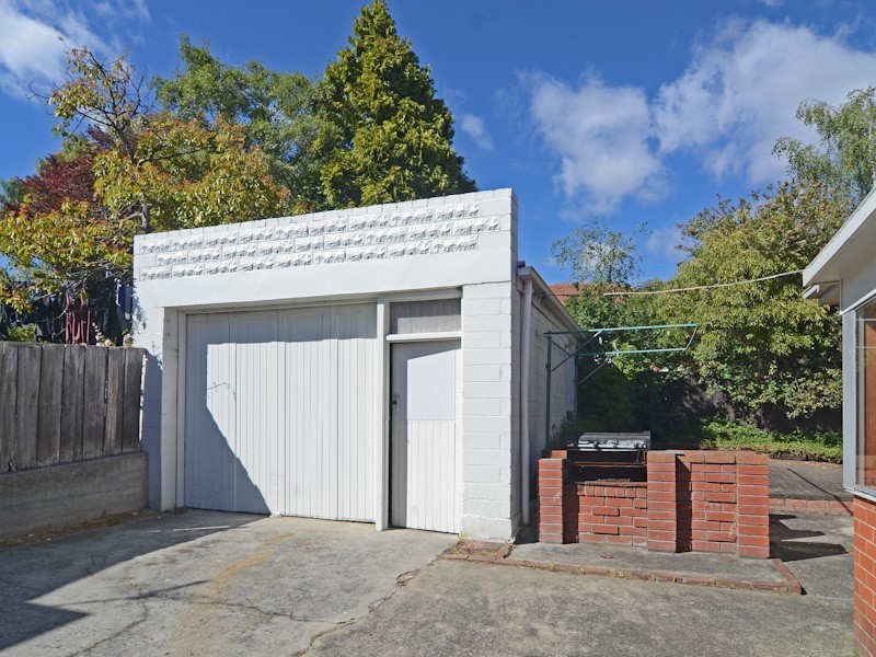 142 Augusta Road, Lenah Valley TAS 7008