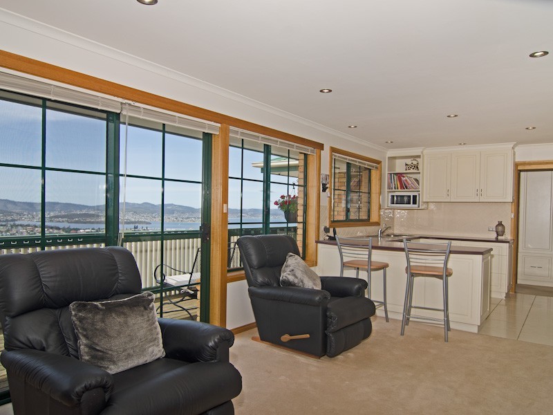 2/8 Fielding Drive, West Hobart TAS 7000