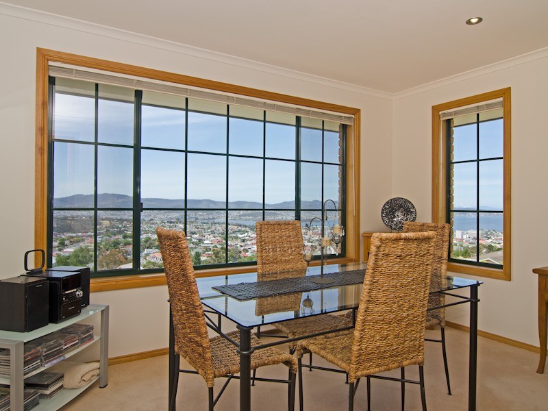 2/8 Fielding Drive, West Hobart TAS 7000