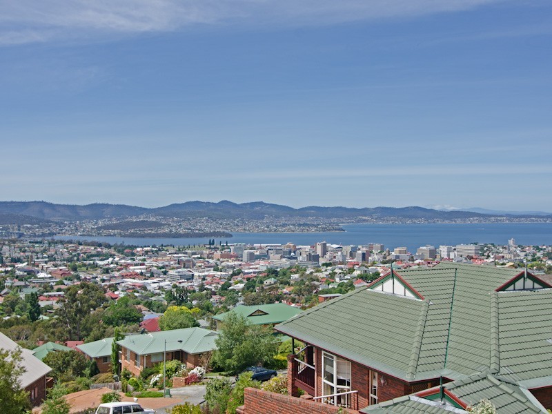 2/8 Fielding Drive, West Hobart TAS 7000