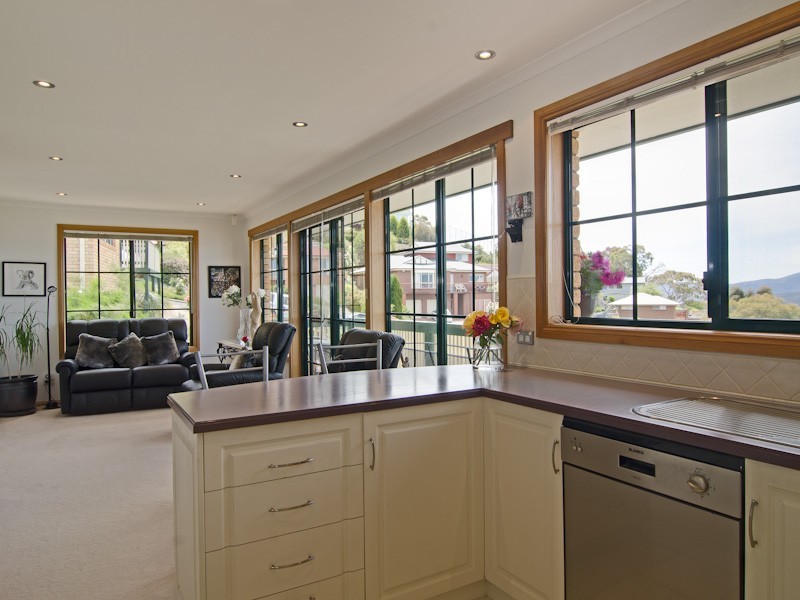 2/8 Fielding Drive, West Hobart TAS 7000