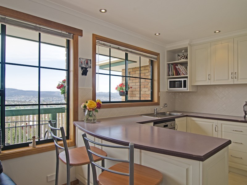 2/8 Fielding Drive, West Hobart TAS 7000