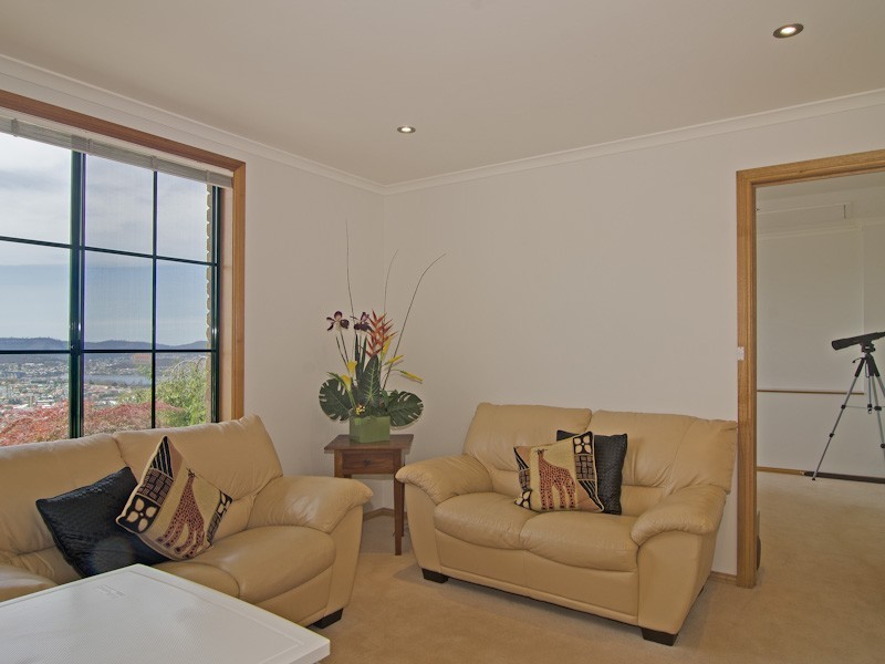 2/8 Fielding Drive, West Hobart TAS 7000