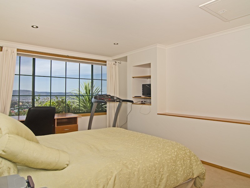 2/8 Fielding Drive, West Hobart TAS 7000