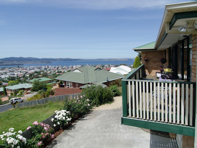 2/8 Fielding Drive, West Hobart TAS 7000