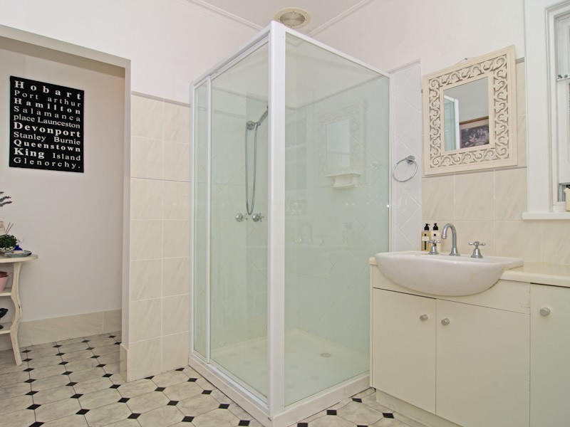123 Channel Highway, Taroona TAS 7053