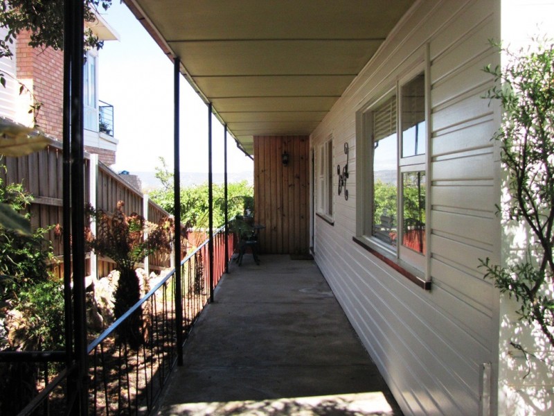 21 Karoola Road, Lindisfarne TAS 7015