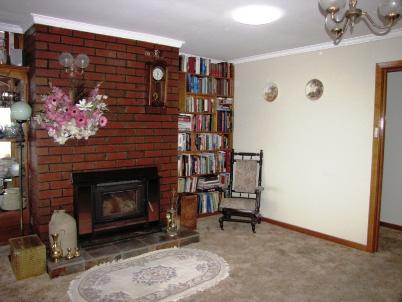 21 Karoola Road, Lindisfarne TAS 7015