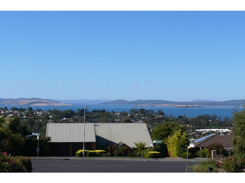 2 The Summit, Blackmans Bay TAS 7052