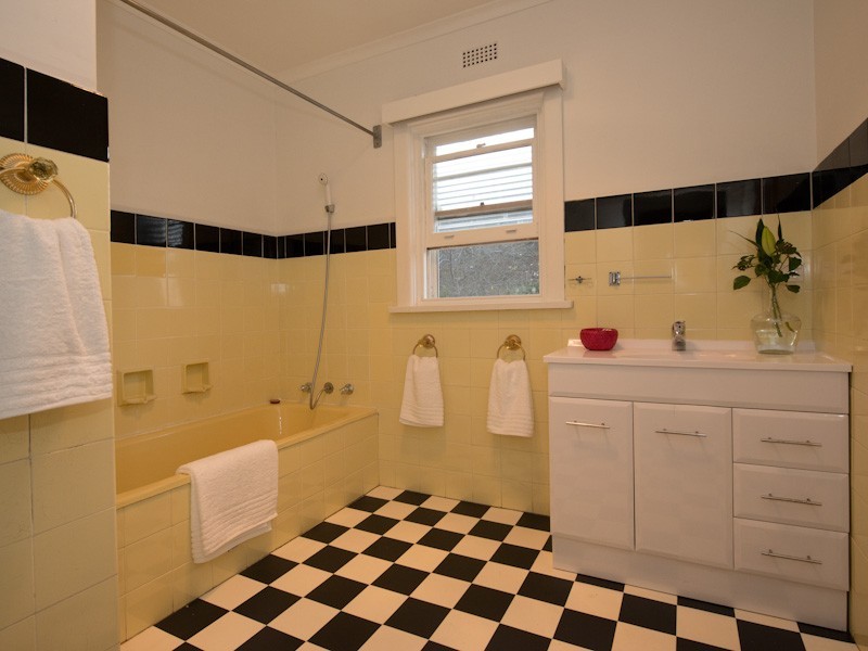 15 Rossendell Avenue, West Hobart TAS 7000