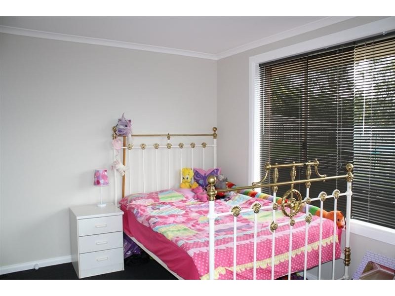 8 Tollard Place, Rokeby TAS 7019