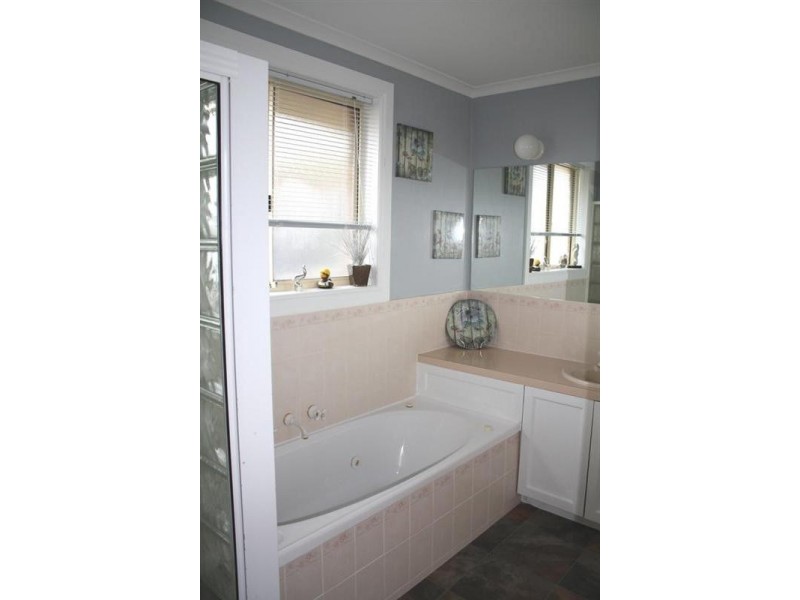 8 Tollard Place, Rokeby TAS 7019