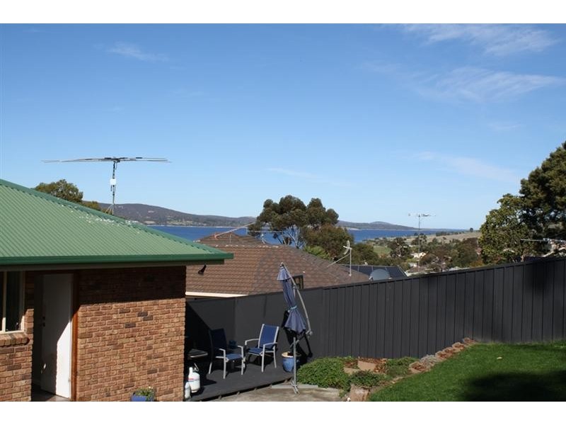 8 Tollard Place, Rokeby TAS 7019