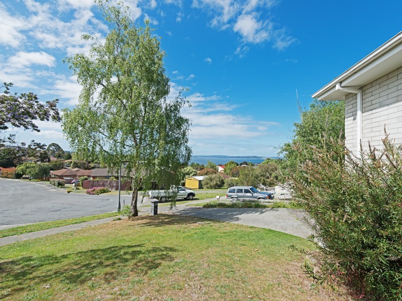 12 Darville Court, Blackmans Bay TAS 7052
