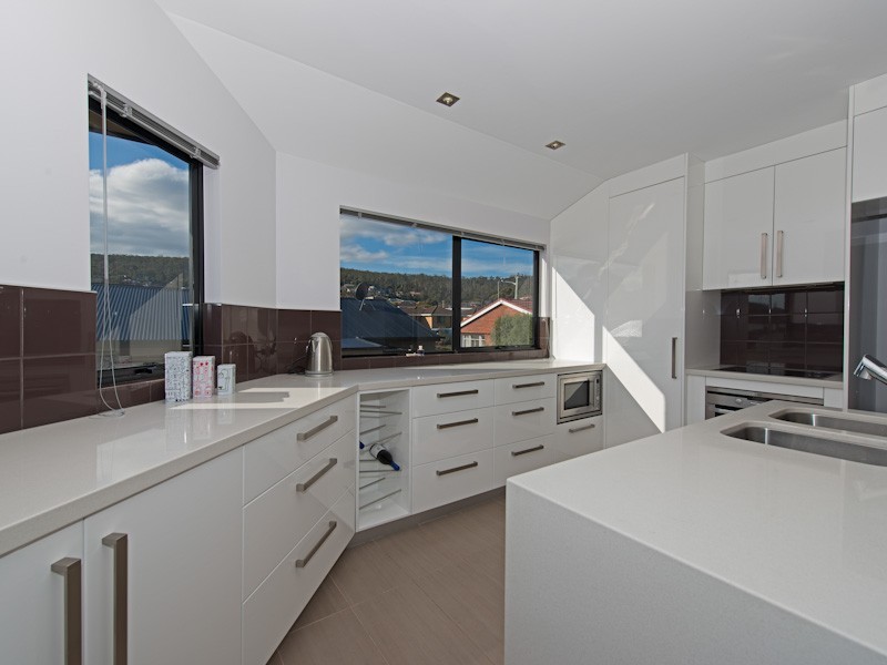 2/275 Clarence Street, Howrah TAS 7018