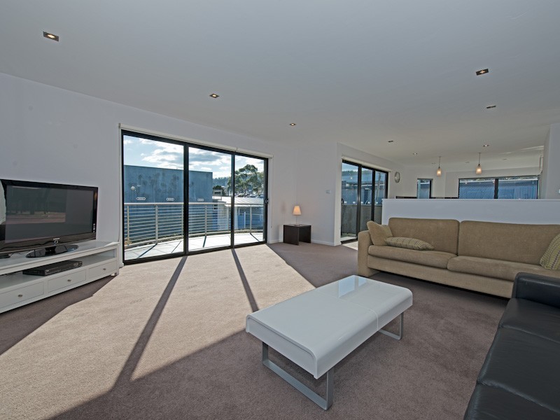 2/275 Clarence Street, Howrah TAS 7018