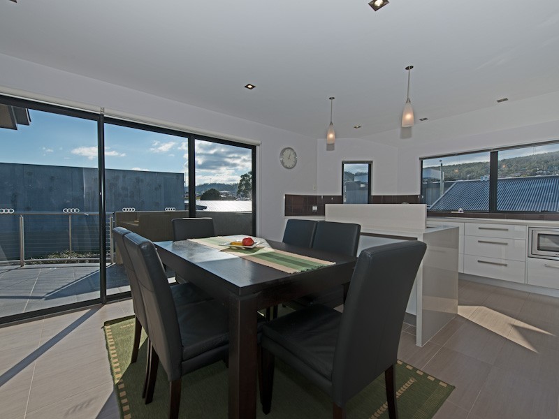 2/275 Clarence Street, Howrah TAS 7018