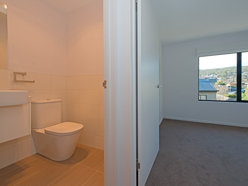 2/275 Clarence Street, Howrah TAS 7018