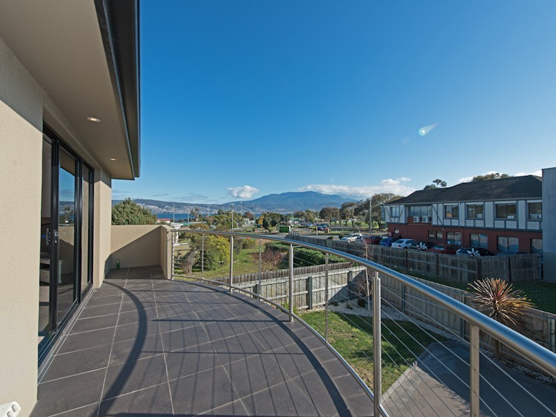 2/275 Clarence Street, Howrah TAS 7018
