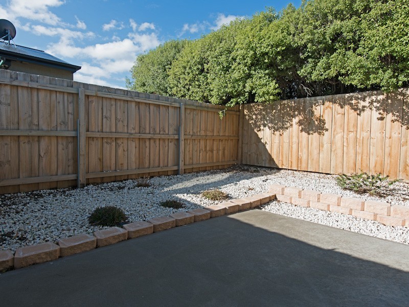 2/275 Clarence Street, Howrah TAS 7018