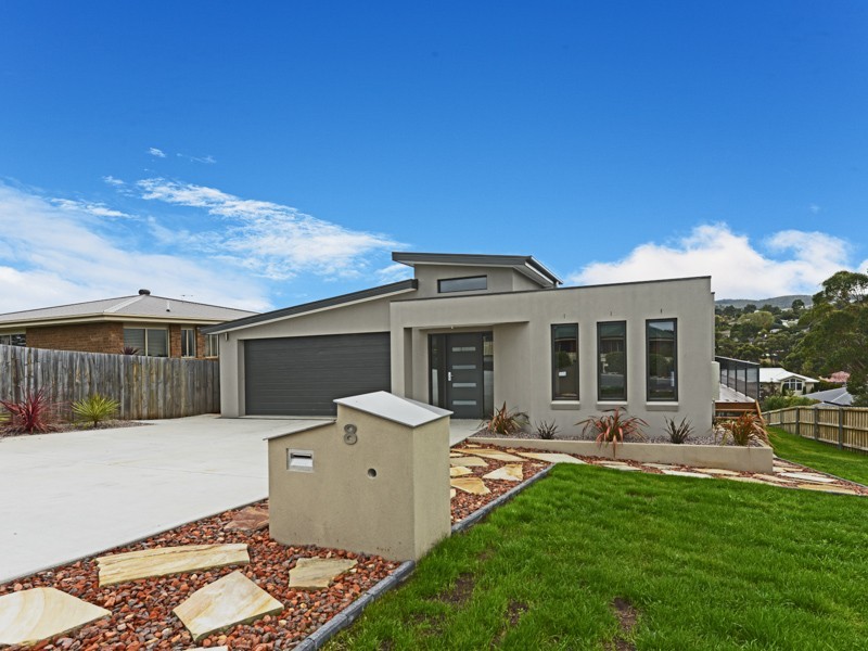 8 Queens Parade, Kingston TAS 7050