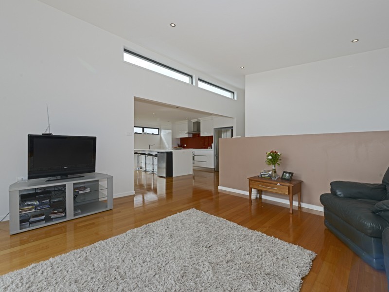 8 Queens Parade, Kingston TAS 7050