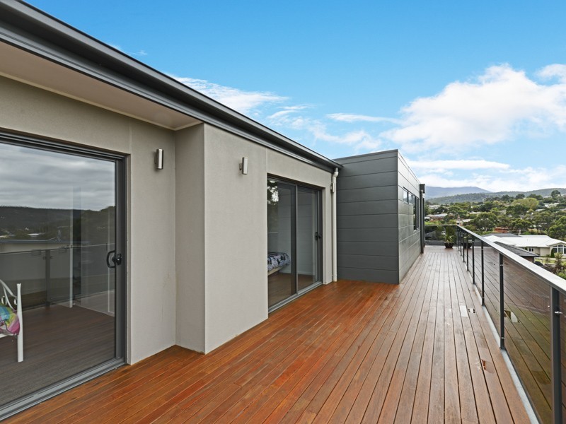 8 Queens Parade, Kingston TAS 7050