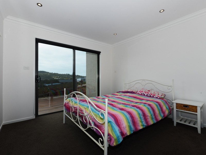 8 Queens Parade, Kingston TAS 7050
