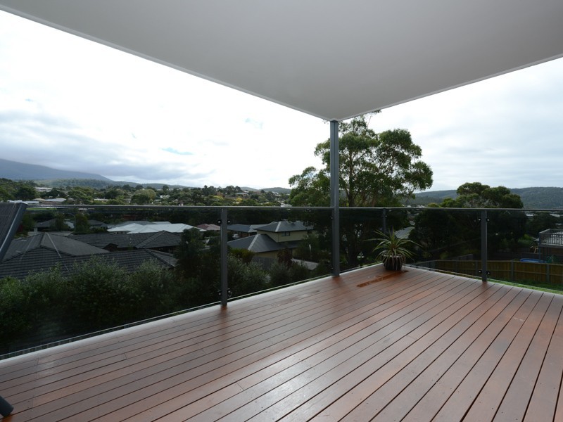 8 Queens Parade, Kingston TAS 7050