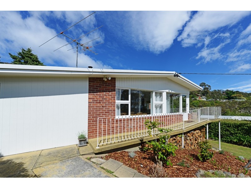6 Woolton Place, Sandy Bay TAS 7005