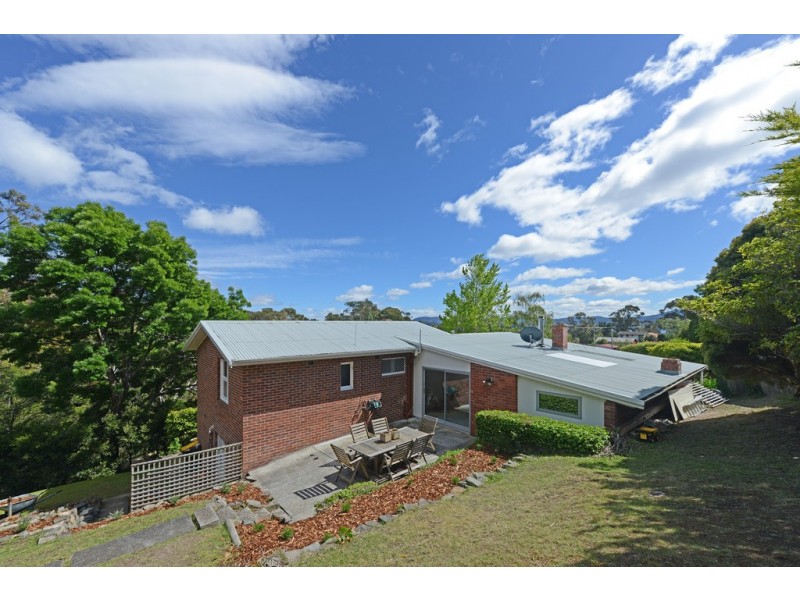 6 Woolton Place, Sandy Bay TAS 7005