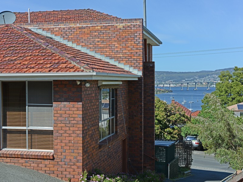 3/57 Malunna Road, Lindisfarne TAS 7015